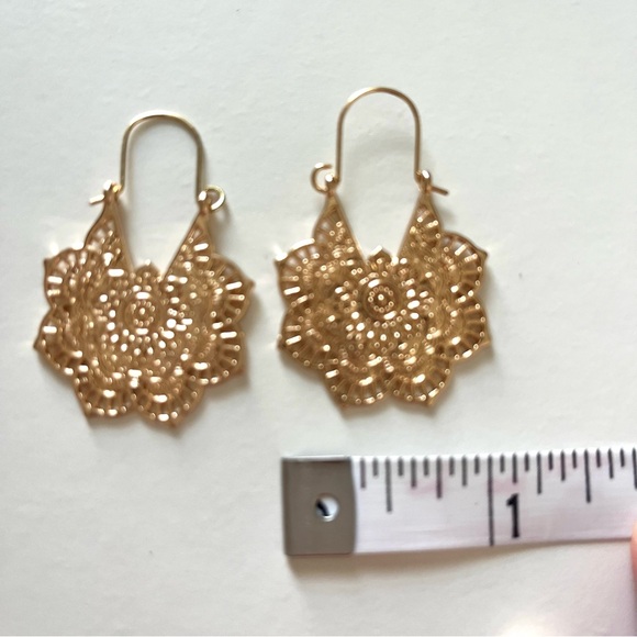 Gold Tone Boho Hippie Hoop Costume Jewelry Earrings NWOT - Picture 4 of 6